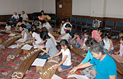 伝統文化の体験:夏期文化スクール学習風景 〜やさしいお琴と尺八の手ほどき〜
